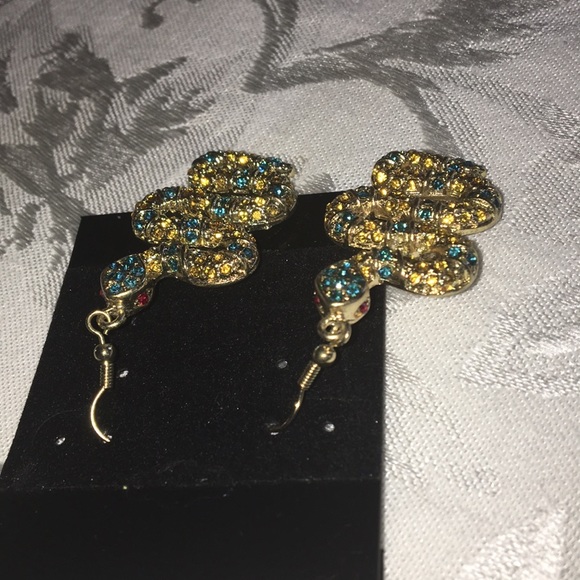 Rhinestone snake earrings - Picture 4 of 8